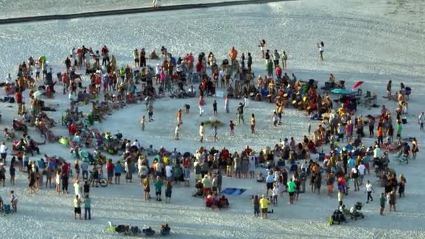 Big Crowd People Dancing Having Fun Sandy Beach Sea Shore — Stockvideo