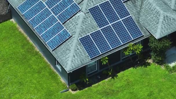Standard American Residential House Rooftop Covered Solar Photovoltaic Panels Producing — Wideo stockowe