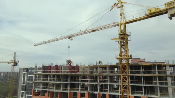 Tower Lifting Cranes High Residential Apartment Buildings Construction Site Real — Vídeo de Stock
