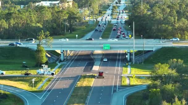 View Busy American Highway Bridge Fast Moving Traffic Green Florida — Wideo stockowe