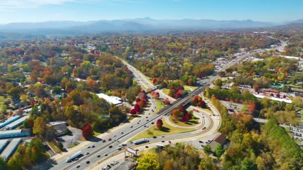 Widok Lotu Ptaka Amerykańskiego Skrzyżowania Autostrad Jesienią Asheville Karolina Północna — Wideo stockowe