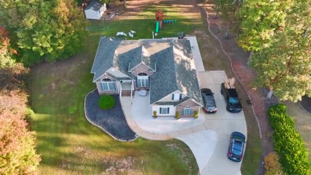 Luchtfoto Van Klassiek Amerikaans Huis South Carolina Woonwijk Nieuw Familiehuis — Stockvideo