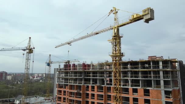 Tower Cranes Frame Structure High Residential Apartment Buildings Construction Site — Vídeo de Stock