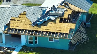 Ian Kasırgası Florida yerleşim bölgesinin çatısını yıktı. Doğal afet ve bunun sonuçları.