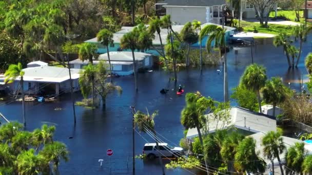 Bateau Kayak Flottant Sur Rue Inondée Entourée Par Ouragan Ian — Video