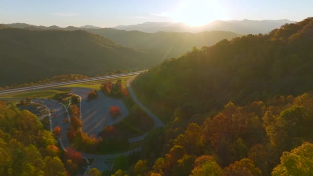 Perhentian Truk Besar Dengan Beech Glen North Carolina Menyambut Pusat — Stok Video