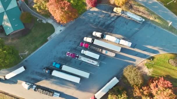 View Big Parking Rest Area Cars Trucks Busy American Highway — Wideo stockowe