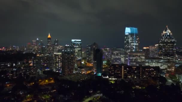 View Brightly Illuminated High Skyscraper Buildings Downtown District Atlanta City — Vídeo de stock