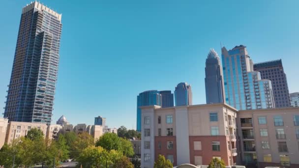 Blick Von Oben Auf Zeitgenössische Hochhäuser Der Innenstadt Von Charlotte — Stockvideo