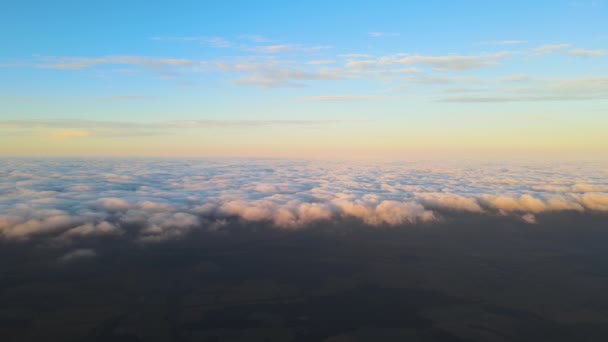 Άποψη Από Μεγάλο Υψόμετρο Έντονου Πολύχρωμου Ουρανού Ηλιοβασιλέματος Ζωντανό Λείο — Αρχείο Βίντεο