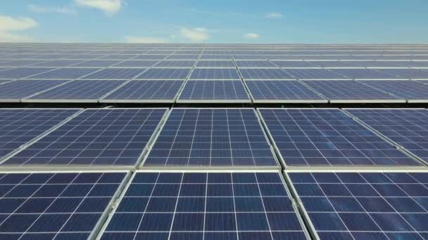 Modré Fotovoltaické Solární Panely Namontované Střeše Průmyslové Budovy Pro Výrobu — Stock video