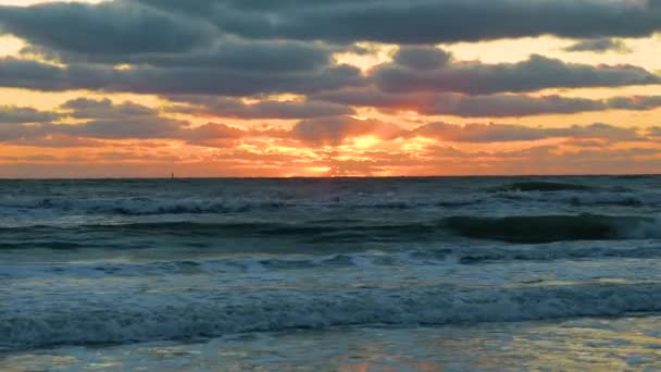Ocean Sunset Landscape Soft Evening Sea Water Waves Crushing Sandy — 图库视频影像