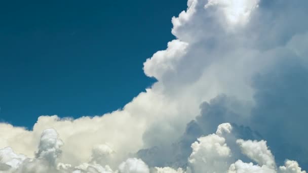 Lapso Tempo Nuvens Cumulonimbus Fofas Brancas Que Formam Antes Tempestade — Vídeo de Stock