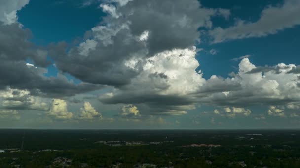 Paisaje Nubes Oscuras Ominosas Que Forman Cielo Tormentoso Durante Una — Vídeo de stock