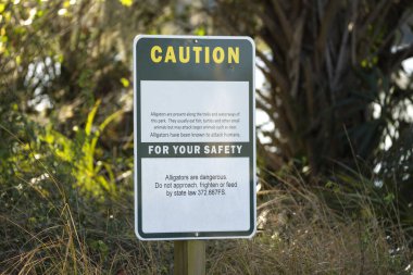Florida eyalet parkında yürüyüş sırasında dikkat ve güvenlik uyarısı yapıldı..