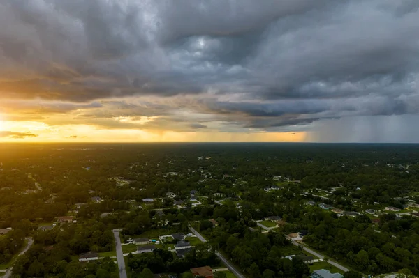 Paisagem Nuvens Sinistras Escuras Que Formam Céu Tempestuoso Durante Trovoada — Fotografia de Stock