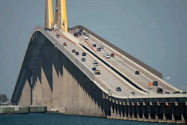 Sunshine Skyway Bridge Tampa Bay Florida Moving Traffic Concept Transportation — Stock Fotó