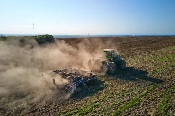 Aerial View Tractor Plowing Agriculural Farm Field Preparing Soil Seeding — Foto Stock