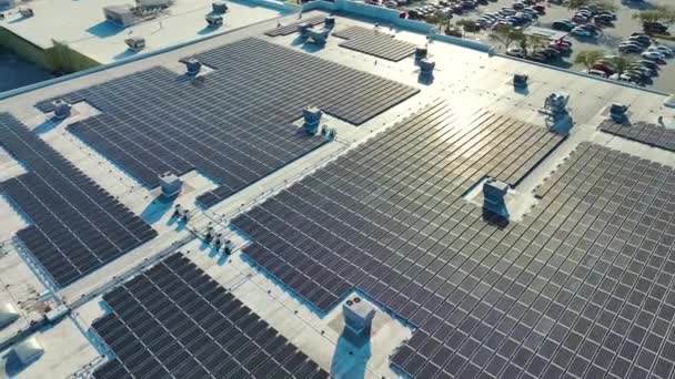 Elektrische Photovoltaik Sonnenkollektoren Auf Dem Dach Eines Einkaufszentrums Für Die — Stockvideo