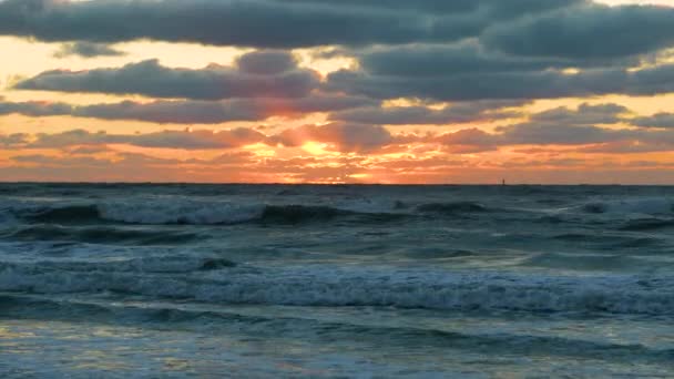 Evening Landscape Sea Water Waves Crushing Sandy Beach Sunset — ストック動画