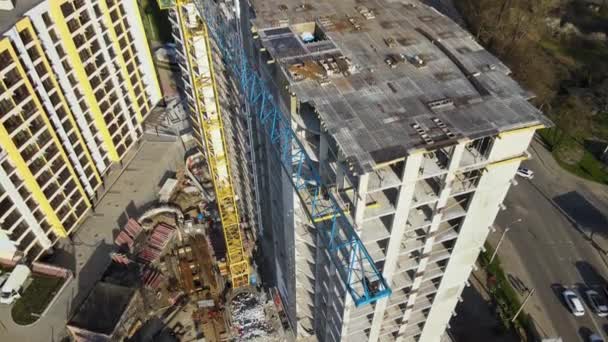 Tower Lifting Cranes High Residential Apartment Buildings Construction Site Real — Vídeo de Stock