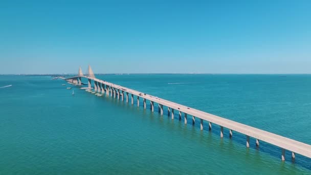 Florida Daki Tampa Körfezi Üzerindeki Sunshine Skyway Köprüsü Nün Hava — Stok video