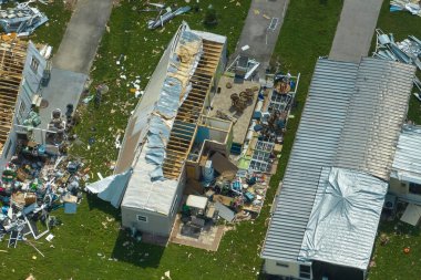 Florida 'daki seyyar evlerdeki Ian kasırgası yüzünden ağır hasar görmüş. Doğal afetin sonuçları..