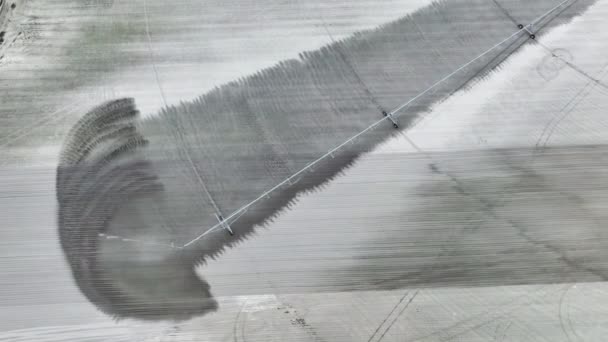 Letecký Pohled Zavlažovací Systém Zalévající Pole Během Období Sucha Průmyslový — Stock video