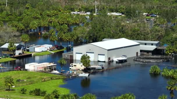 洪水淹没了佛罗里达住宅区的工业商业仓库 自然灾害的后果 — 图库视频影像