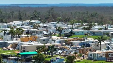 Florida 'daki seyyar evlerdeki Ian kasırgası yüzünden ağır hasar görmüş. Doğal afetin sonuçları..