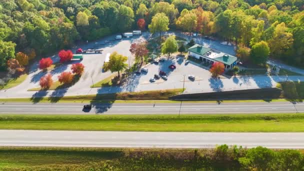 Top View Large Rest Area Busy Multilane American Freeway Fast — Wideo stockowe