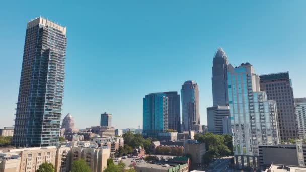Widok Góry Współczesnych Wysokich Budynków Drapaczy Chmur Centrum Miasta Charlotte — Wideo stockowe