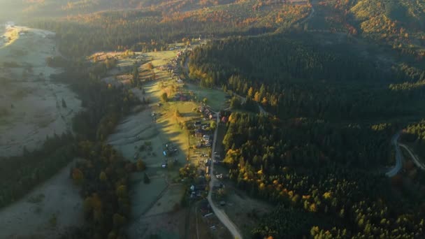 View Ukrainian Carpathian Mountains Wooded Hills Traditional Village Homes Autumnal — стоковое видео