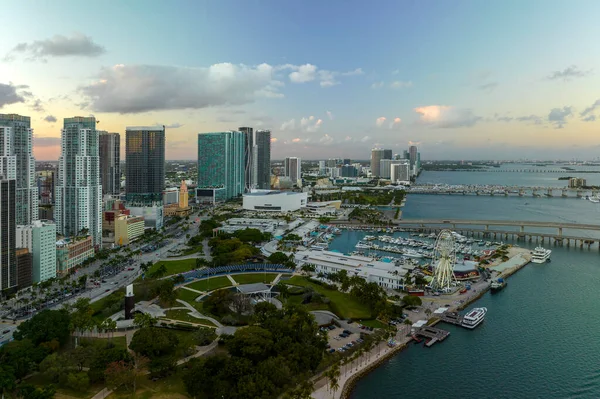 Vista Aérea Del Distrito Céntrico Miami Brickell Florida Atardecer Edificios —  Fotos de Stock