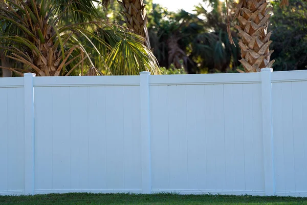 White Plastic Fence Back Yard Protection Privacy — Φωτογραφία Αρχείου