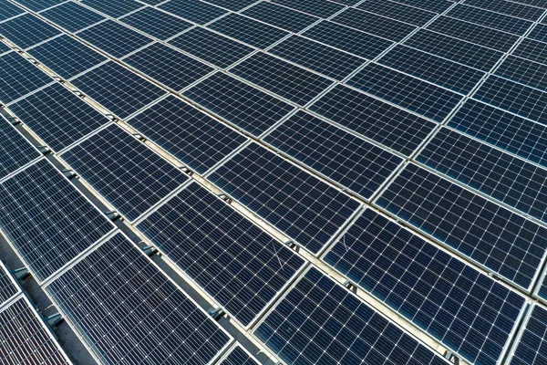 Vista Aérea Usina Energia Solar Com Painéis Fotovoltaicos Azuis Montados — Fotografia de Stock