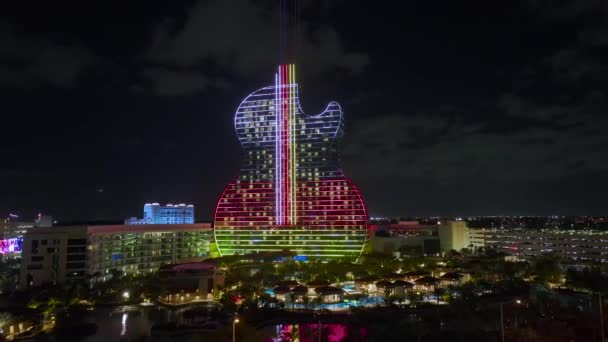 Luchtfoto Van Gitaar Vormige Seminole Hard Rock Hotel Casino Structuur — Stockvideo