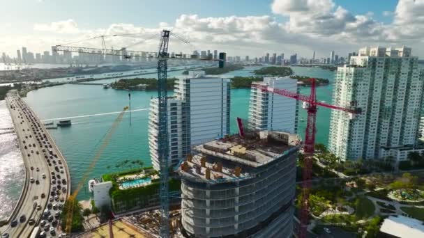 Guindastes Elevação Torre Canteiros Obras Apartamentos Residenciais Imobiliário Construção Miami — Vídeo de Stock
