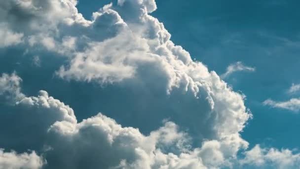 Time Lapse White Fluffy Cumulonimbus Clouds Forming Thunderstorm Summer Blue — Vídeos de Stock