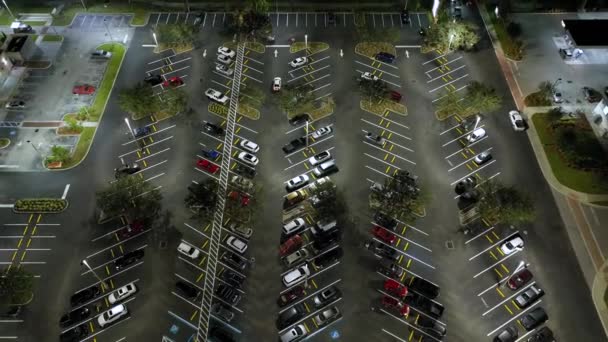Vista Aerea Ampio Parcheggio Durante Notte Con Molte Auto Parcheggiate — Video Stock