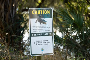 Florida eyalet parkında yürüyüş sırasında dikkat ve güvenlik uyarısı yapıldı..