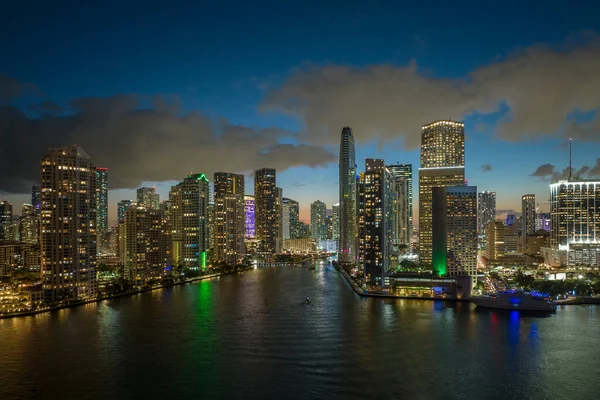 Letecký Pohled Centrum Čtvrti Miami Brickell Floridě Usa Jasně Osvětlené — Stock fotografie