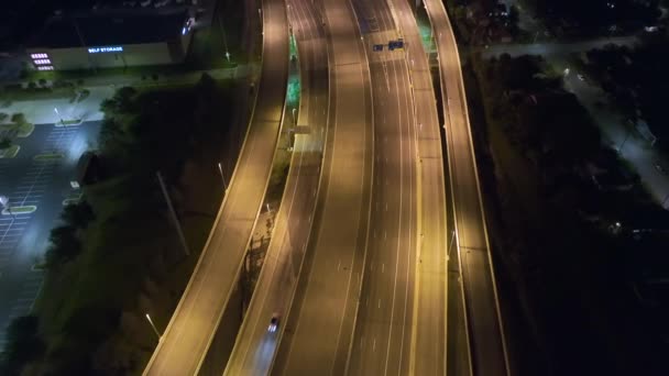 Vue Aérienne Intersection Autoroute Américaine Nuit Avec Des Voitures Des — Video
