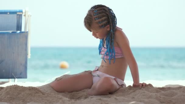 Happy Child Girl Bikini Swimsuit Playing Sand Seaside Beach Summer — Stock videók
