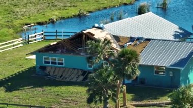 Ian Kasırgası Florida yerleşim bölgesinin çatısını yıktı. Doğal afet ve bunun sonuçları.