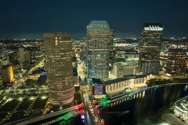 View Illuminated Skyscraper Buildings Pedestrian Riverwalk Street Traffic Downtown Tampa — Stock Photo, Image