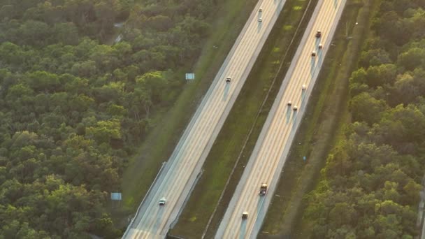 フロリダ州の忙しいアメリカのI 75高速道路のトップビュー 州間輸送の概念 — ストック動画