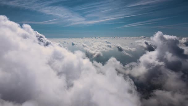 Vue Aérienne Depuis Fenêtre Avion Haute Altitude Couverte Cumulus Gonflés — Video