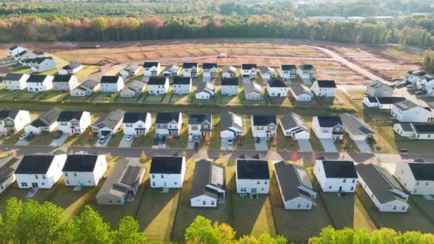 Вид Воздуха Плотно Расположенные Новые Семейные Дома Пригороде Южной Каролины — стоковое видео