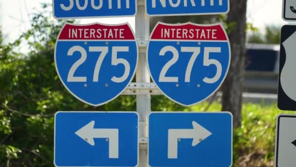 Niebieski Kierunkowy Znak Drogowy Wskazujący Kierunek Autostrady Międzystanowej 275 Obsługującej — Wideo stockowe